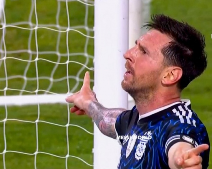 九游体育-在阿根廷主场收获进球,梅西破门后面向球迷看台庆祝